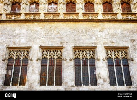 Le Palais de la Lonja de la Seda : Un joyau architectural aux accents médiévaux !